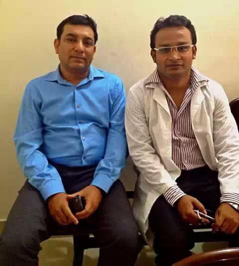 ডাঃ আরিফ মাসুদ চৌধুরী চেম্বারে সহকর্মীর সাথে